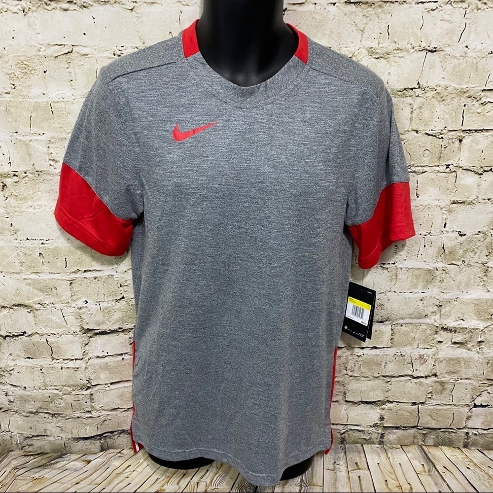 NWT Nike Gray Red Team Player Warmup Layer T Shirt
